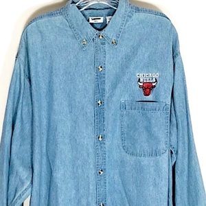 VTG Chicago Bulls Embroidered Logo Light Wash Button Down Shirt Men's XL